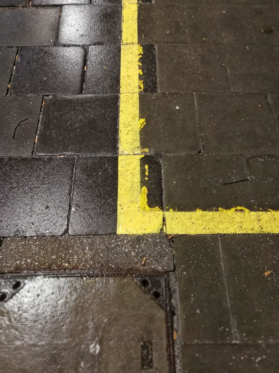 FULL FRAME SHOT OF WET ROAD