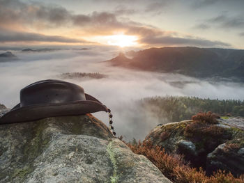 Wild west. traditional american cowboy hat. misty rocky mountains. texas rodeo style