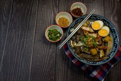 Rolled rice noodles in five-spices broth. sprinkle with fried garlic and coriander leaves.