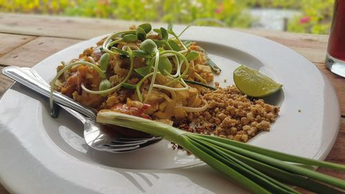 Close-up of pad thai in plate on restaurant table