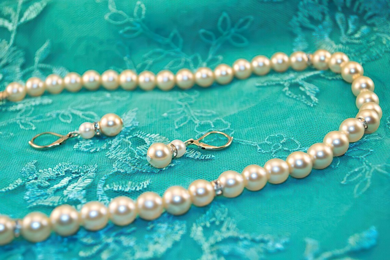 jewellery, jewelry, pearl jewelry, necklace, turquoise, gemstone, pearl, aqua, wealth, fashion accessory, luxury, blue, no people, turquoise colored, bead, green, close-up, fashion, elegance, indoors, bracelet, art, selective focus