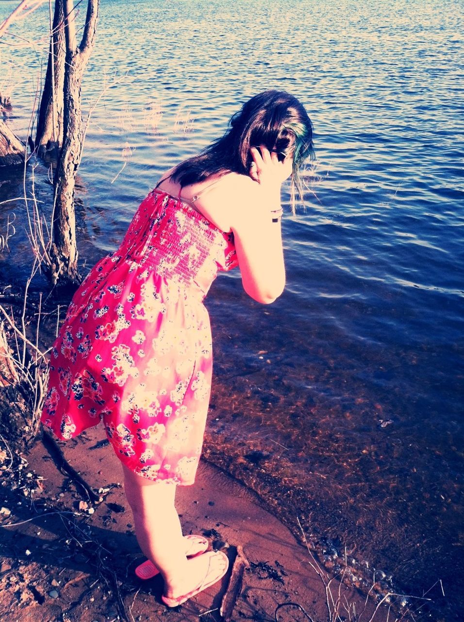 water, lifestyles, leisure activity, standing, person, full length, rippled, lake, high angle view, outdoors, red, rear view, day, sea, childhood, shore, girls, sunlight