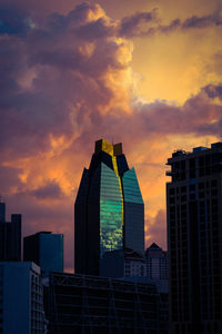 Un hermoso atardecer en conmemoración a los días patrios en panamá 