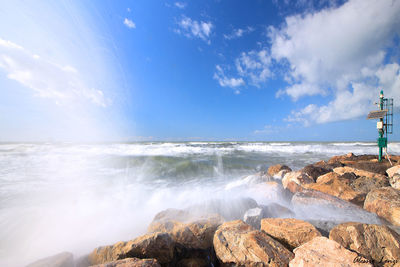 Waves splashing on rocks