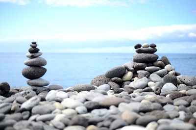 Surface level of rocks on shore