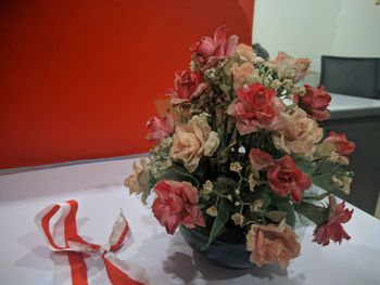 Close-up of red roses in vase on table