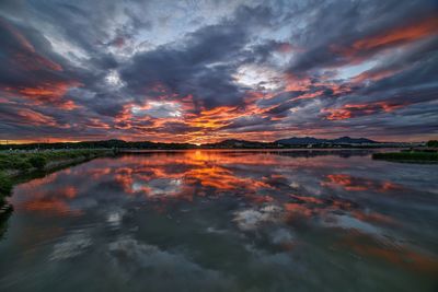 Red sky on the lake