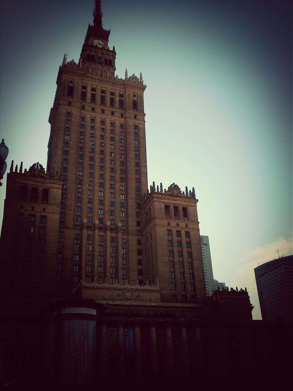 architecture, building exterior, built structure, low angle view, sky, city, clear sky, tower, building, sunset, tall - high, outdoors, no people, silhouette, dusk, travel destinations, copy space, history, famous place, capital cities