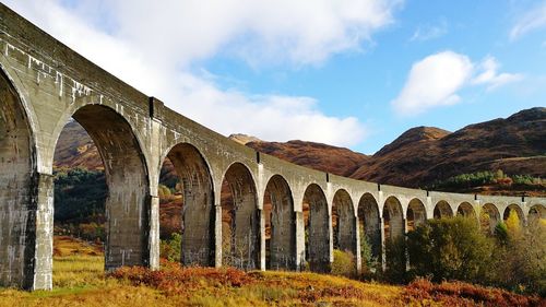 Arch bridge against sky