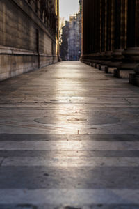 Follow the light between the guiding columns in paris
