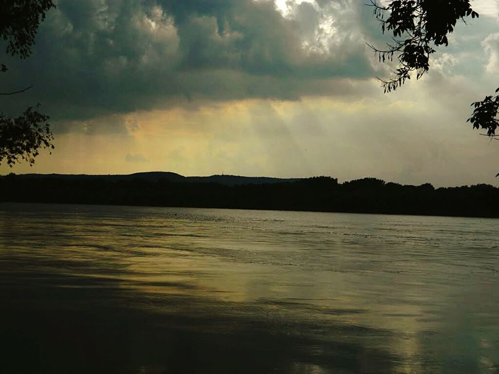 sky, water, cloud - sky, tranquil scene, tranquility, scenics, beauty in nature, tree, waterfront, cloudy, lake, reflection, sunset, cloud, silhouette, nature, rippled, idyllic, river, dusk