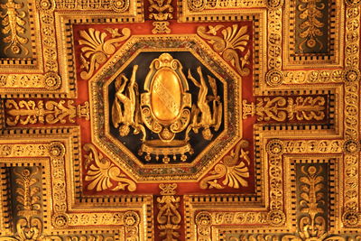 Carving on wall
