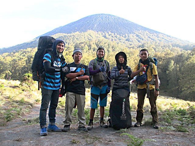 lifestyles, togetherness, leisure activity, bonding, casual clothing, mountain, love, full length, friendship, men, young men, backpack, standing, person, family, hiking, young adult