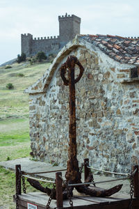 Old ruin building against sky