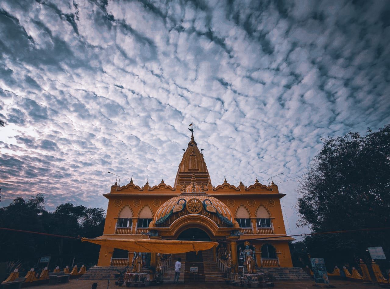 LOW ANGLE VIEW OF BUILDING