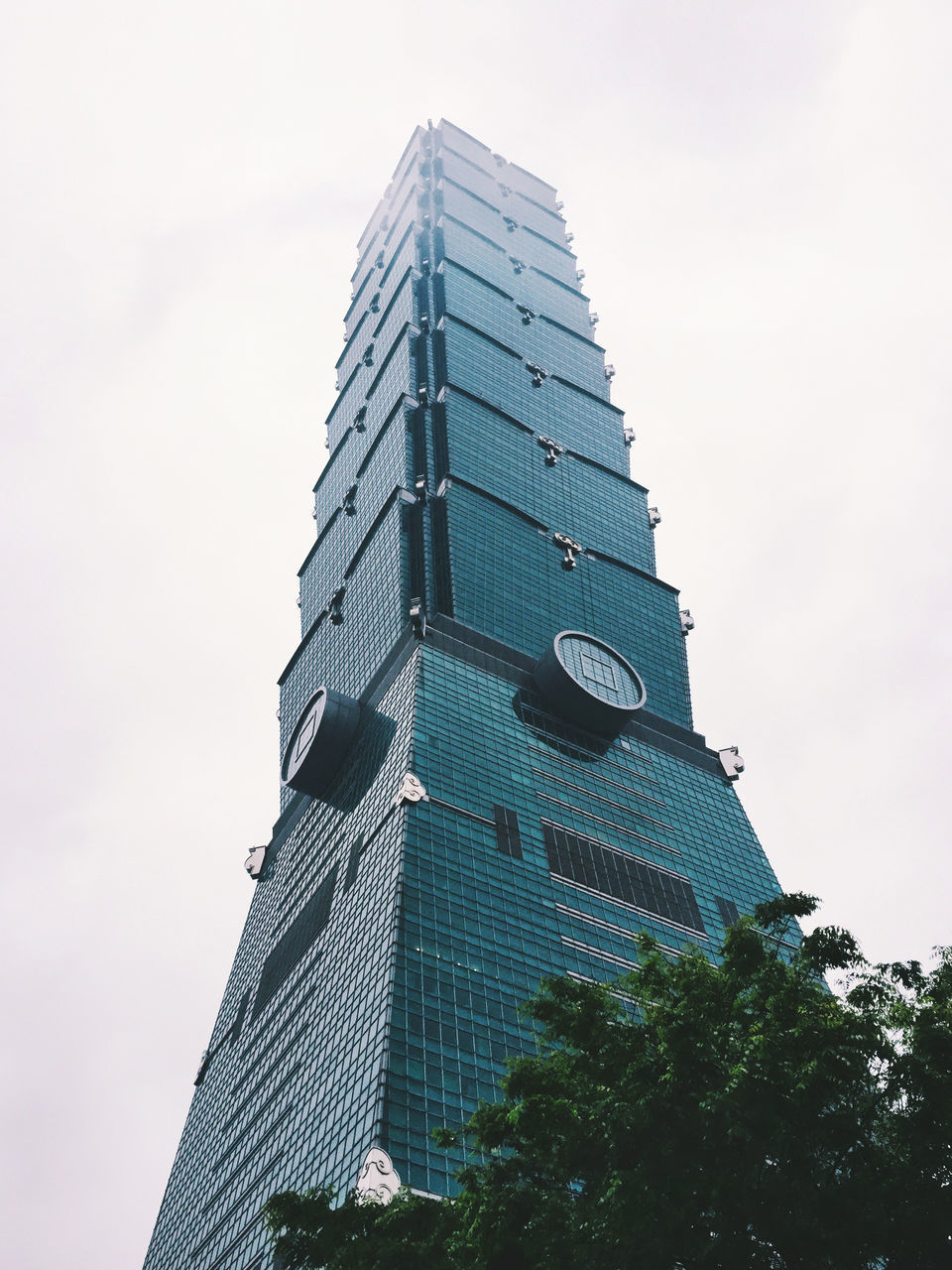 LOW ANGLE VIEW OF OFFICE BUILDING AGAINST SKY