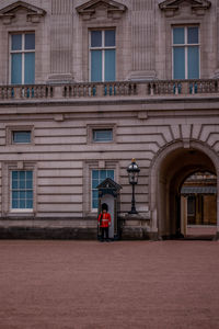 Queens gaurd in front of buckingham palace