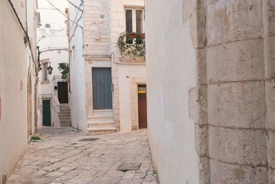 Narrow alley amidst buildings in city