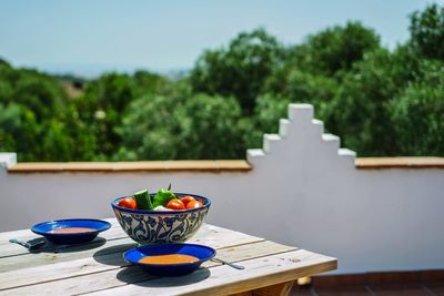 Vegetables in bowl on table