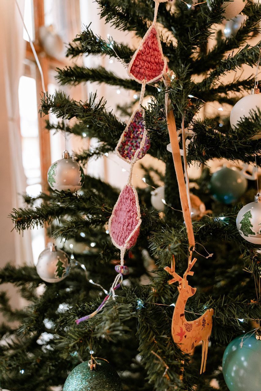 CLOSE-UP OF CHRISTMAS DECORATION HANGING FROM TREE