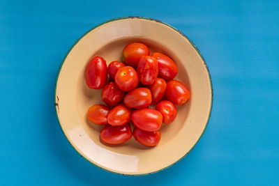 High angle view of tomatoes in bowl on table