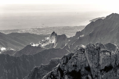 Carrara marble caves in apuan alps mountain and tyrrhenian sea, tuscany, italy