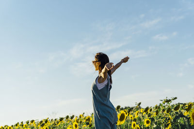 Full length of woman standing on field