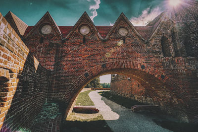 Arch bridge against sky