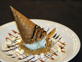 Close-up of chocolate cake in plate on table