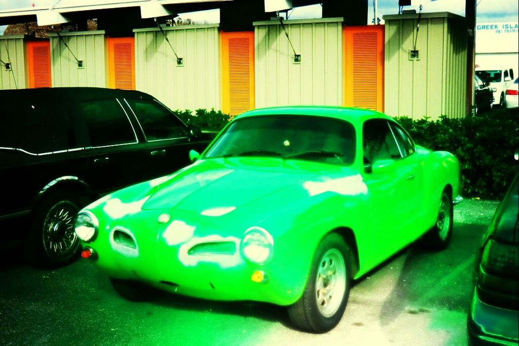 land vehicle, car, transportation, mode of transport, stationary, green color, street, multi colored, vehicle, no people, outdoors, vintage car, day, toy, in a row, parking, road, parked, blue, travel