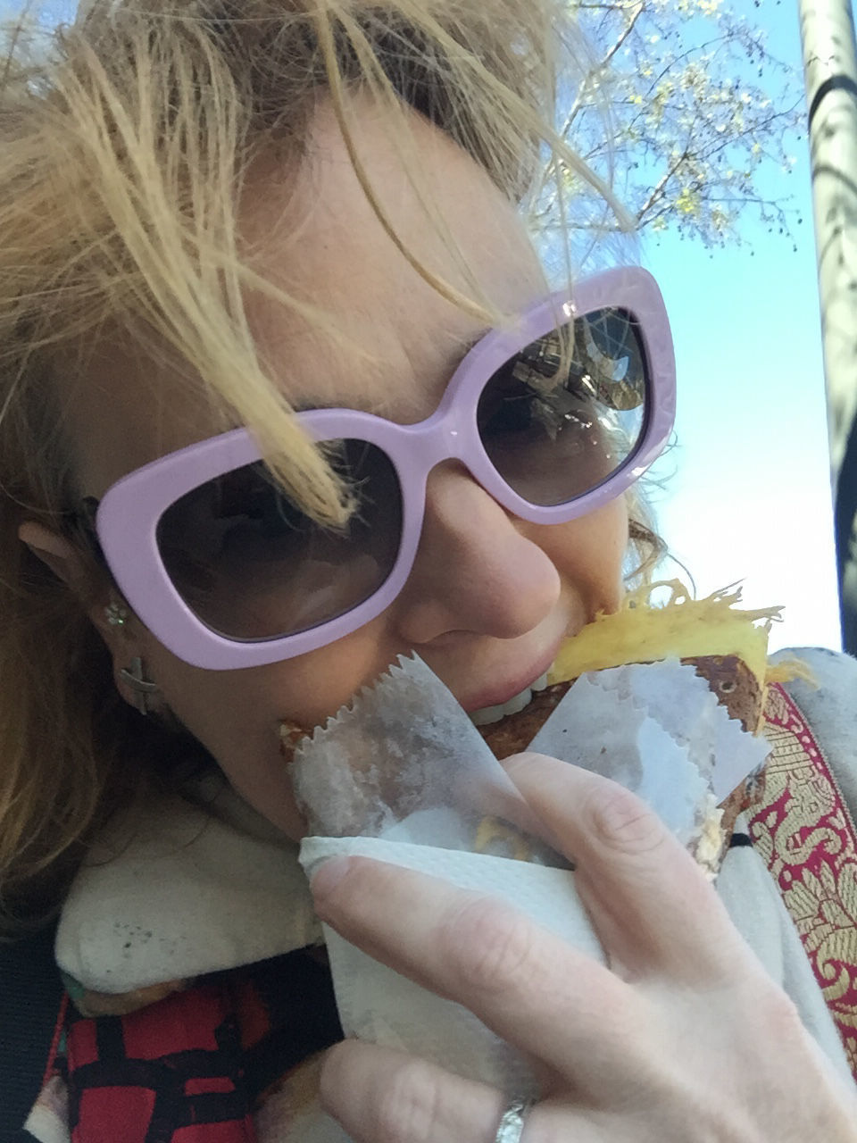 PORTRAIT OF WOMAN HOLDING SUNGLASSES WITH REFLECTION OF MAN