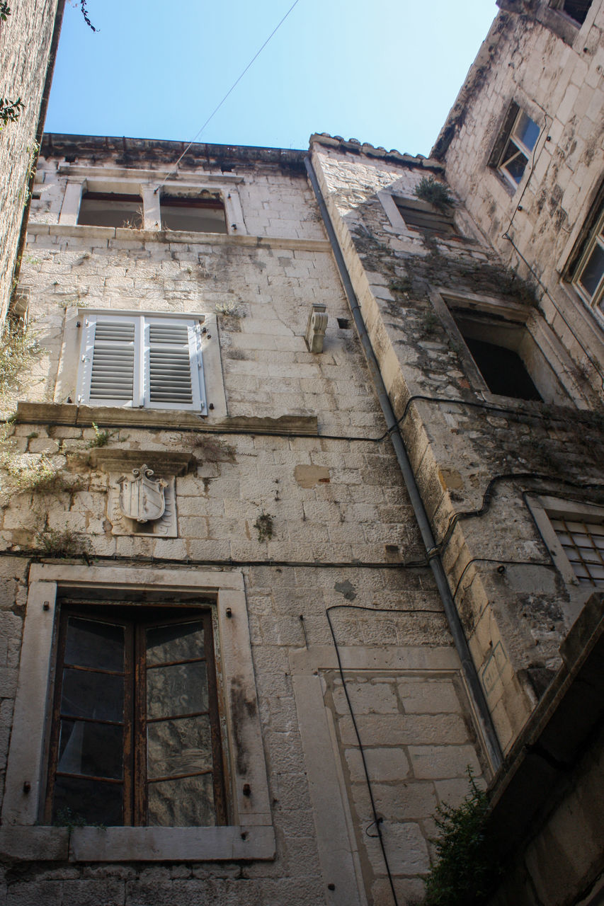 LOW ANGLE VIEW OF OLD BUILDING