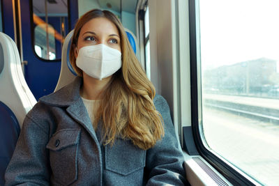 Protective mask mandatory on public transport