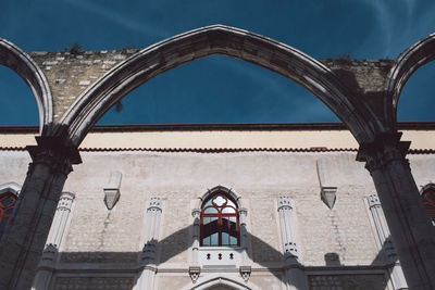 Low angle view of arch and building against sky