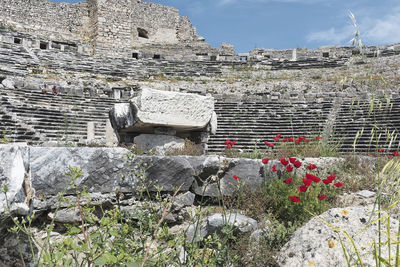 Stone wall of historic building against sky