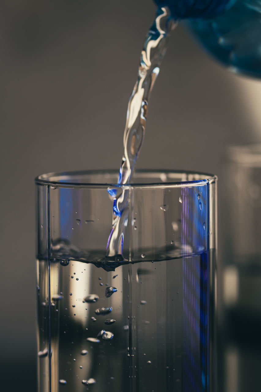CLOSE-UP OF WATER DROPS ON GLASS OF KITCHEN