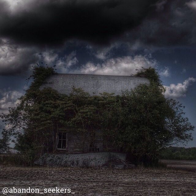 sky, built structure, cloud - sky, architecture, cloudy, building exterior, tree, overcast, weather, cloud, nature, house, old, field, day, tranquility, storm cloud, outdoors, abandoned, tranquil scene