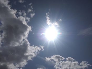 Low angle view of sun shining in sky