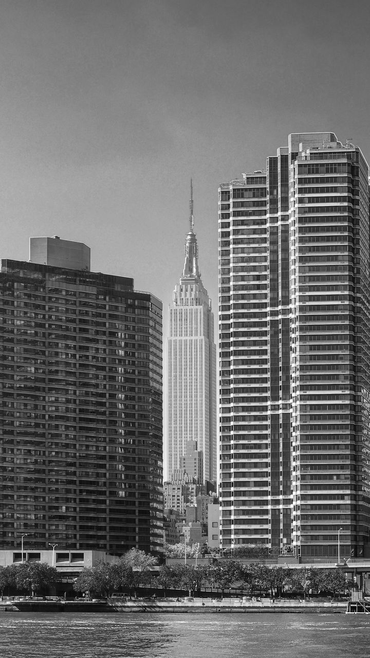 SKYSCRAPERS IN CITY