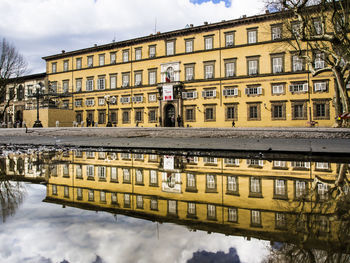 Buildings in city