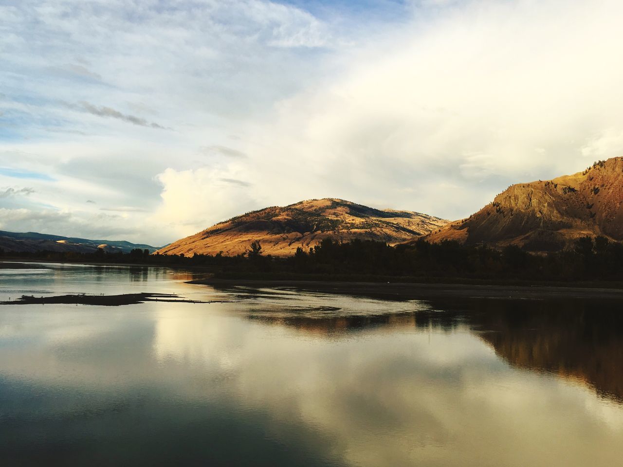 mountain, reflection, beauty in nature, nature, lake, water, scenics, waterfront, tranquility, sky, scenery, outdoors, no people, tranquil scene, day