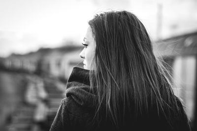 Woman looking away outdoors