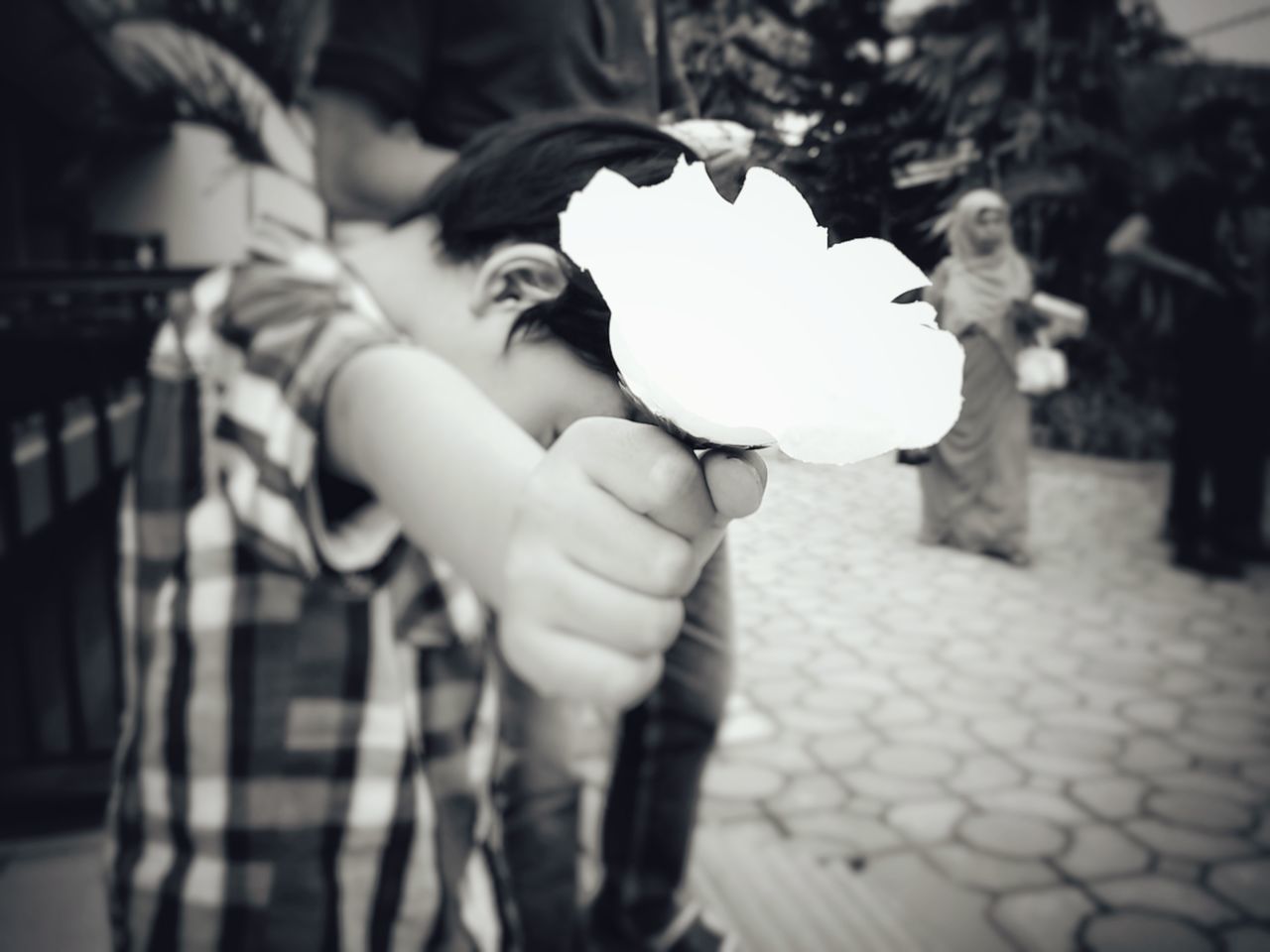 human hand, real people, human body part, lifestyles, one person, close-up, day, outdoors, people