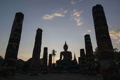 Statue of temple against sky