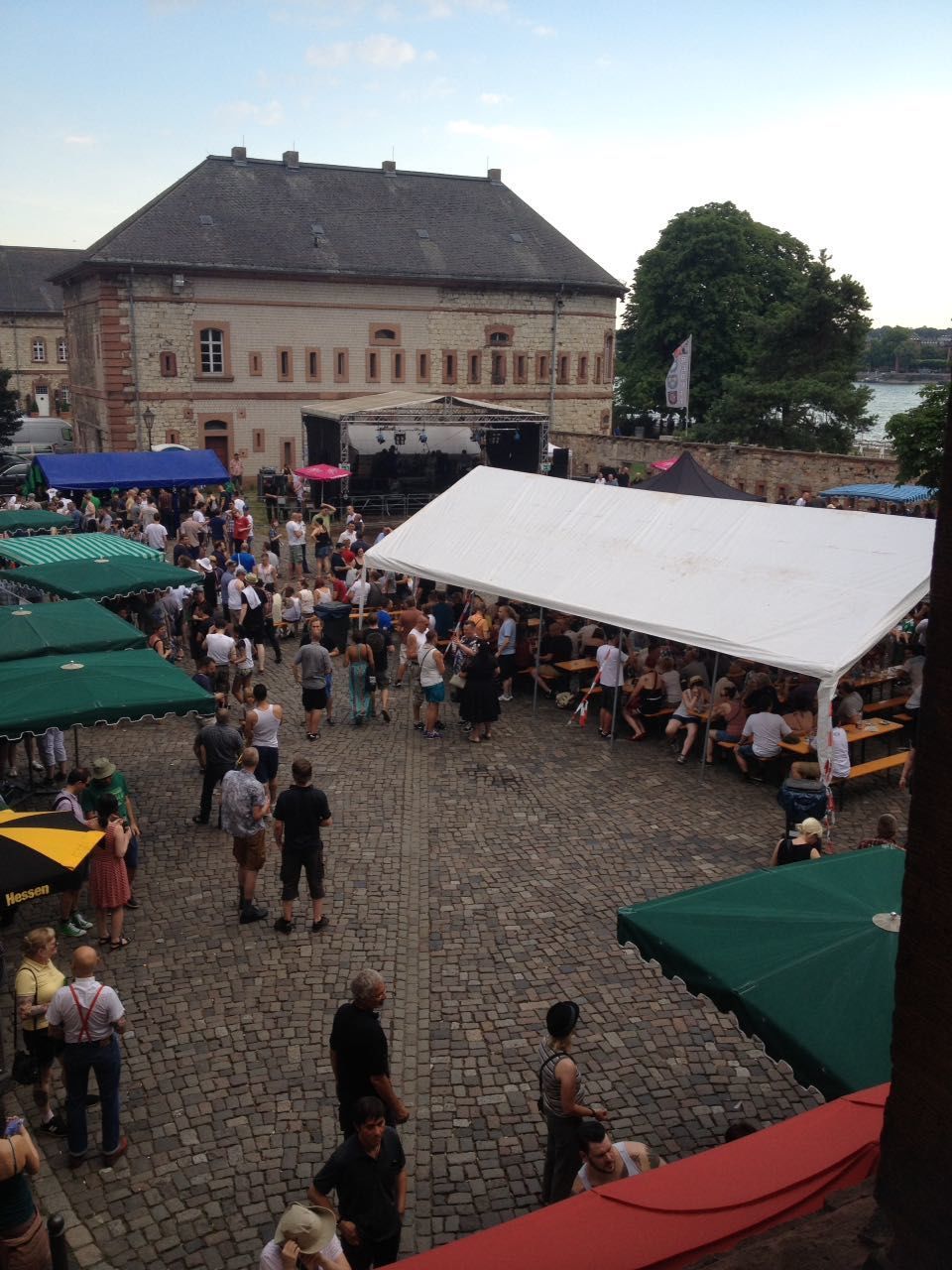 PEOPLE IN FRONT OF BUILDING