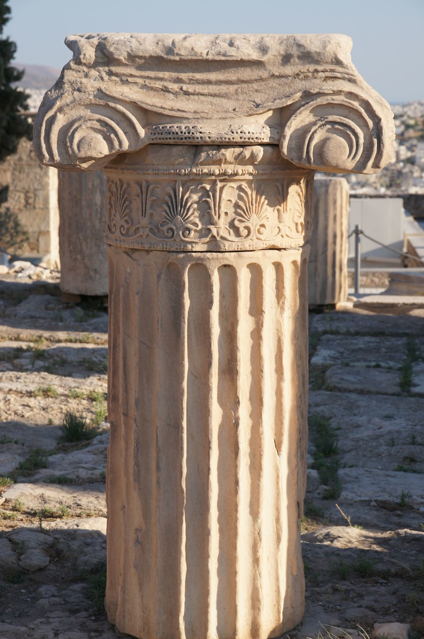 ARCHITECTURAL COLUMN OF COLUMNS