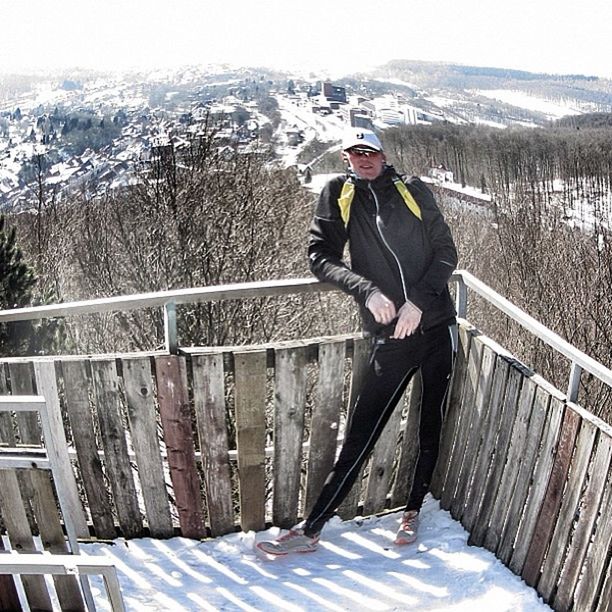 lifestyles, full length, leisure activity, casual clothing, young adult, railing, person, winter, mountain, standing, snow, young men, front view, transportation, warm clothing, day, outdoors, looking at camera