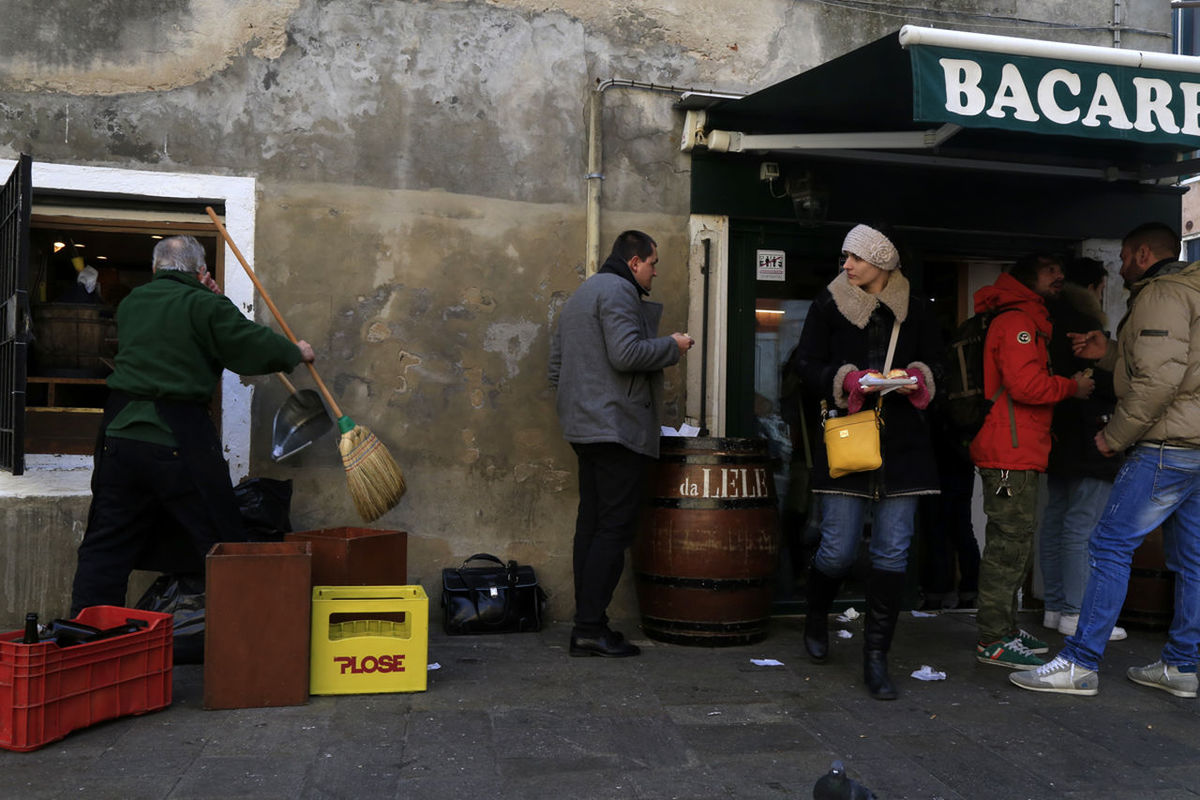 men, lifestyles, casual clothing, occupation, full length, market, leisure activity, street, working, person, rear view, store, retail, medium group of people, market stall, transportation, standing, communication