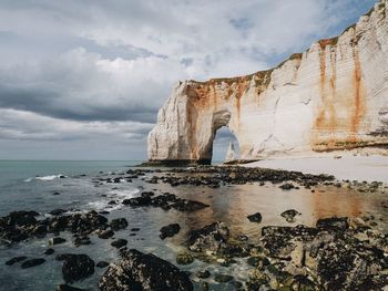 L'aiguille à travers la manneporte