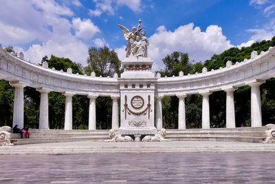 Statue of historic building against cloudy sky